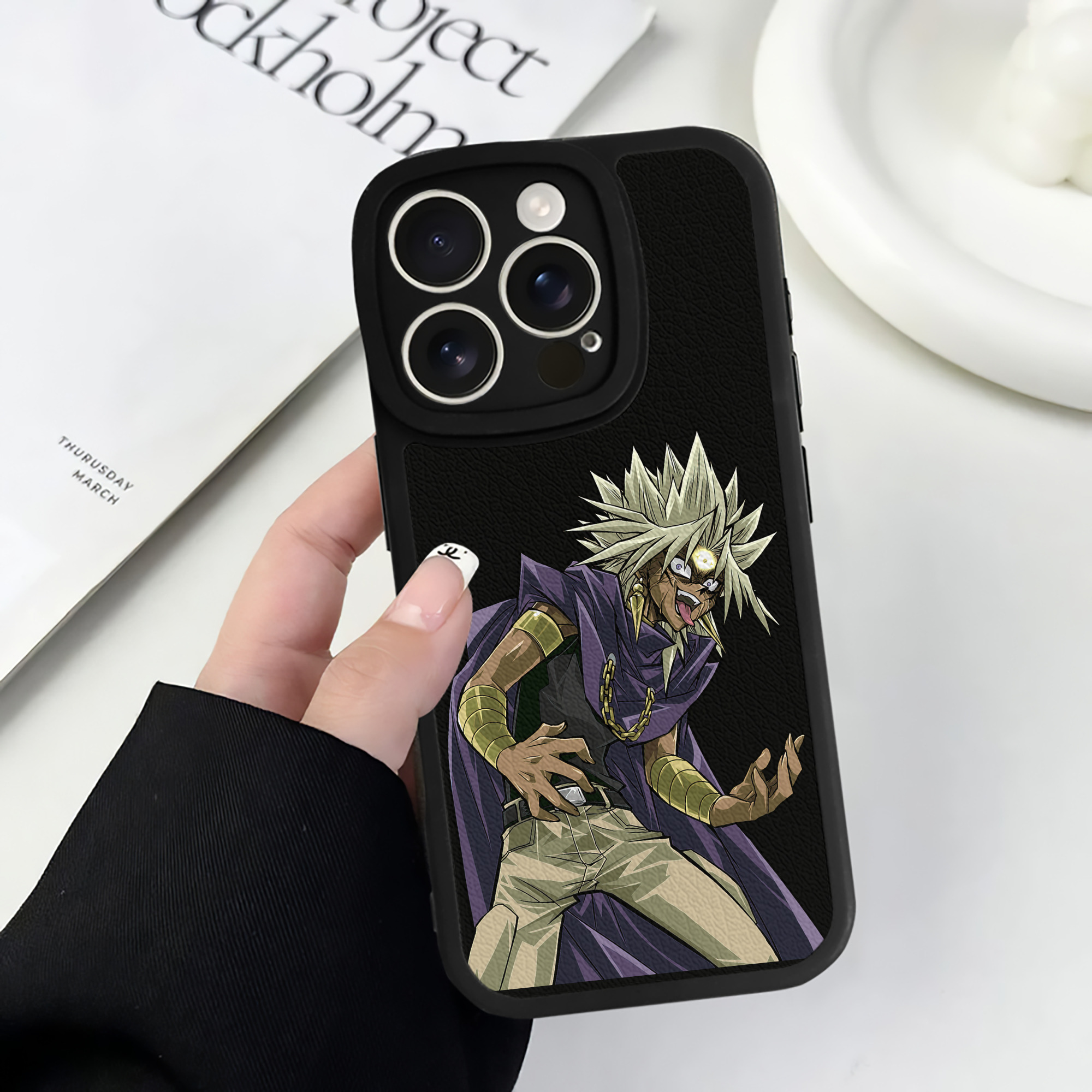 （画像用） 遊☆戯☆王 Yu-Gi-Oh! 【iPhone 16シリーズ対応】シリコンスマホケース（レザー調） 材質：シリコン